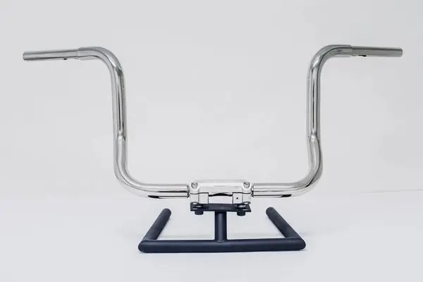 A handlebar with two bars on the end of it.
